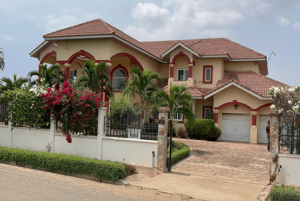 5 Bedroom House For Sale at Trasacco