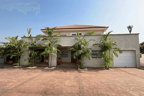 8 Bedroom House with Boys Quarters For Sale at Oyaria