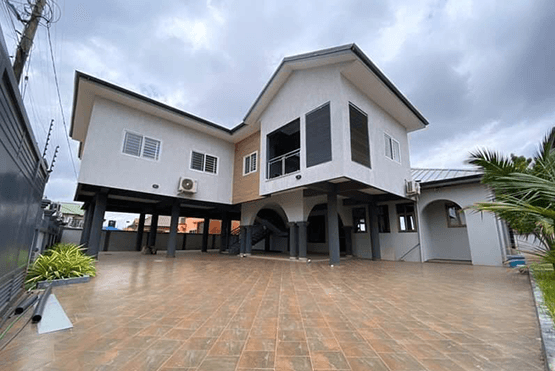 6 Bedroom House For Sale at Lakeside Estate